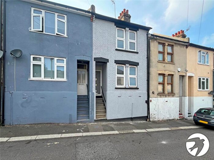 3 Bedroom Terraced House To Rent In Hilda Road, Chatham, Kent, ME4