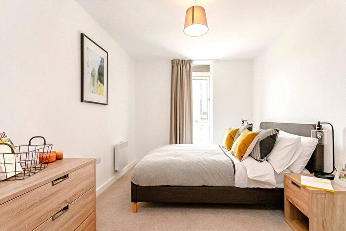 1 Bedroom Flat To Rent In Exchange Square, The Priory Queensway, Birmingham, West Midlands, B4