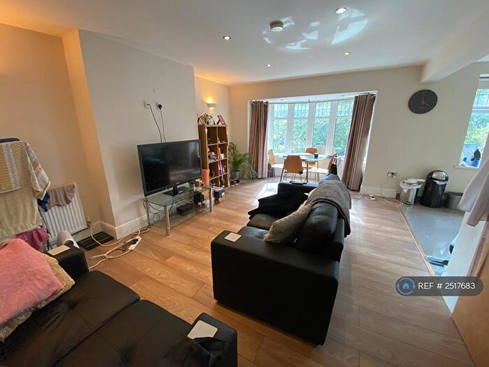 2 Bedroom Flat To Rent In Otley Road, Leeds, LS6