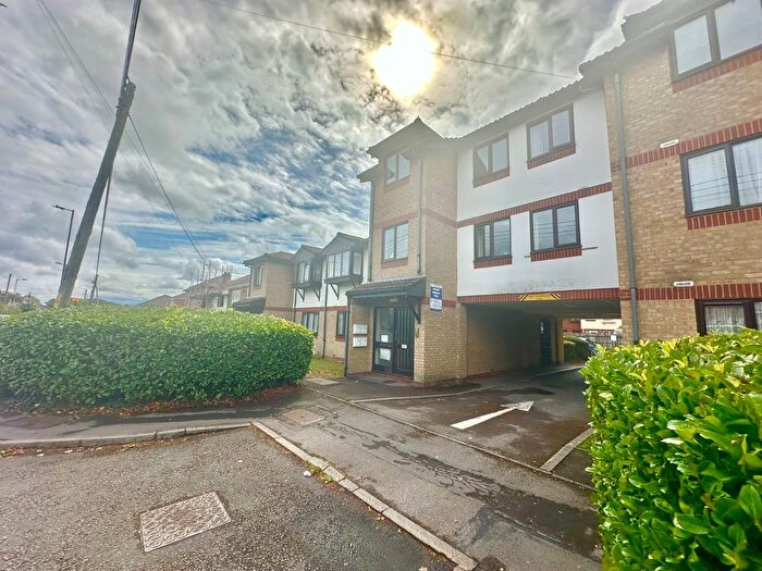 1 Bedroom Flat To Rent In Portsmouth Road, Southampton, Hampshire, SO19