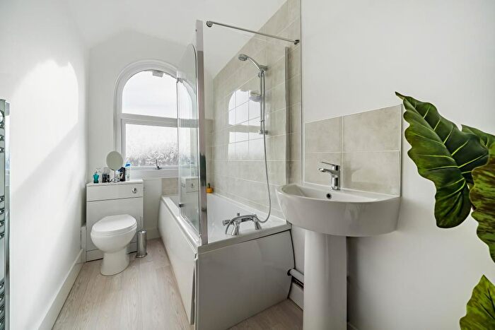 1 Bedroom Flat For Sale In Basingstoke, Hampshire, RG21