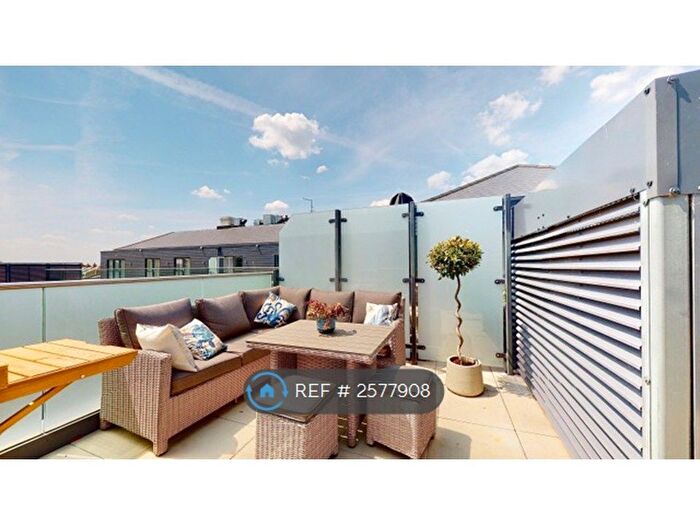 2 Bedroom Flat To Rent In Lion Court, Isleworth, TW7