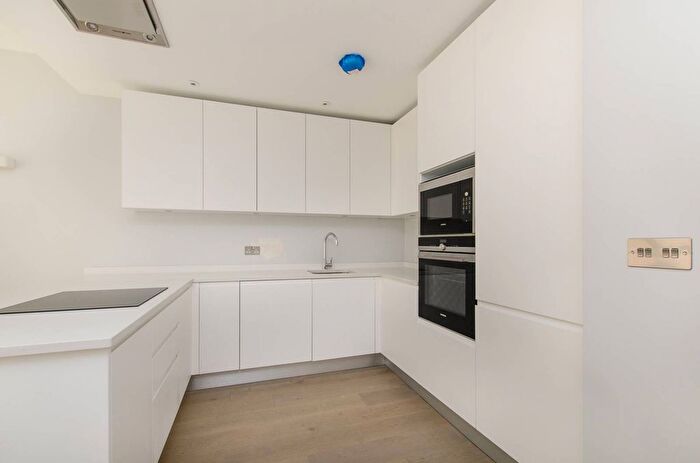 2 Bedroom Flat To Rent In Southern Row, Ladbroke Grove, London, W10