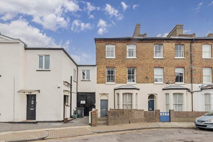 3 Bedroom Flat To Rent In Charteris Road, London, N4