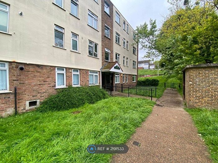 2 Bedroom Flat To Rent In Fuchsia House, Rochester, ME2