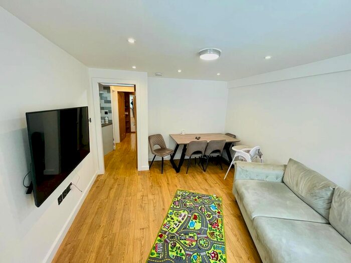 1 Bedroom Flat To Rent In Forburg Road, London, N16