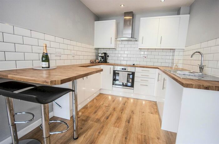 1 Bedroom Flat To Rent In Abbotsbury Road, Weymouth, DT4