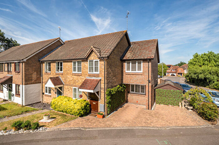 3 Bedroom End Of Terrace House For Sale In Trefoil Close, Wokingham, Berkshire, RG40