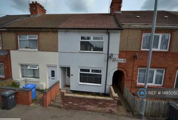 3 Bedroom Terraced House To Rent In Avondale Road, Kettering, NN16