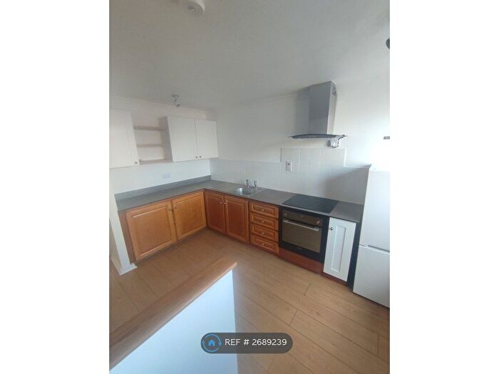 2 Bedroom Maisonette To Rent In Cliff Street, Sheffield, S11