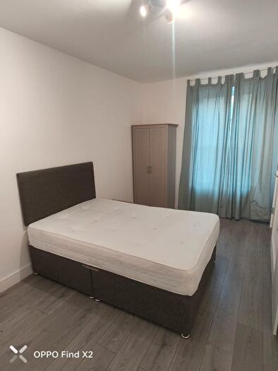 Studio To Rent In Ladbroke Grove, London, W10