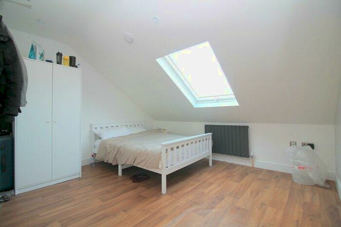 Studio To Rent In Boundary Road, Hove, BN3