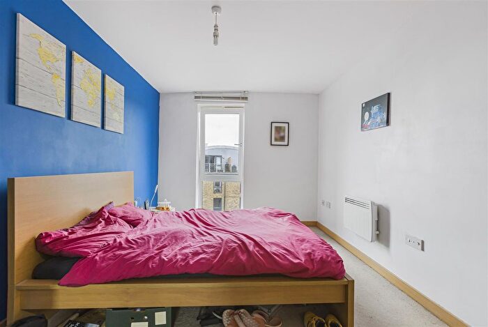 2 Bedroom Flat For Sale In Elder Court, Mead Lane, Hertford, SG13