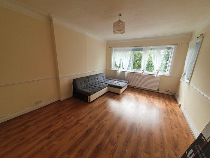 2 Bedroom Flat To Rent In Bridge Lane, London, NW11