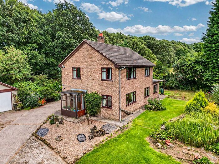 4 Bedroom Detached House For Sale In Pontefract Road, Hemsworth, WF9