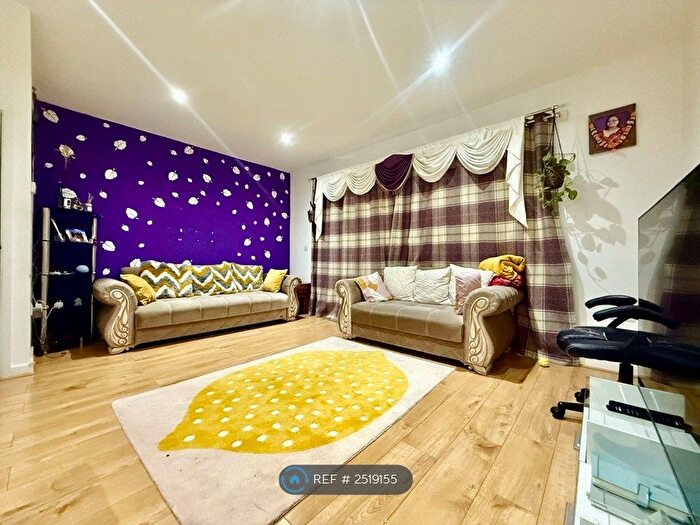 2 Bedroom End Of Terrace House To Rent In Fullerton Avenue, Essex, RM8