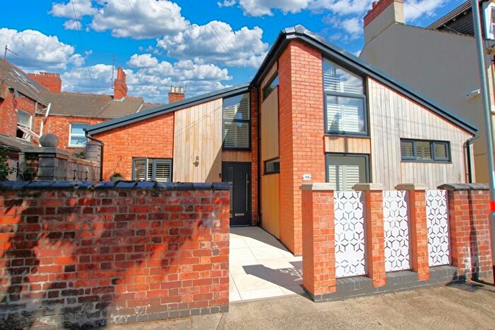 2 Bedroom Detached House For Sale In Tennyson Road, Kettering, NN16