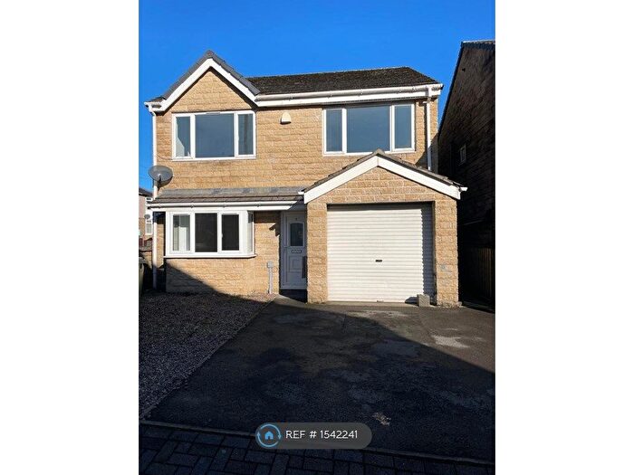 4 Bedroom Detached House To Rent In Redwing Crescent, Huddersfield, HD3