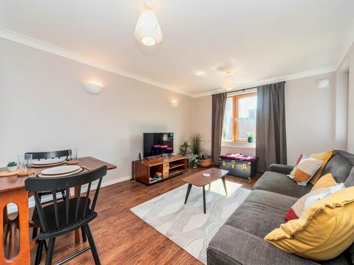 1 Bedroom Flat To Rent In Sidney Street, London, E1