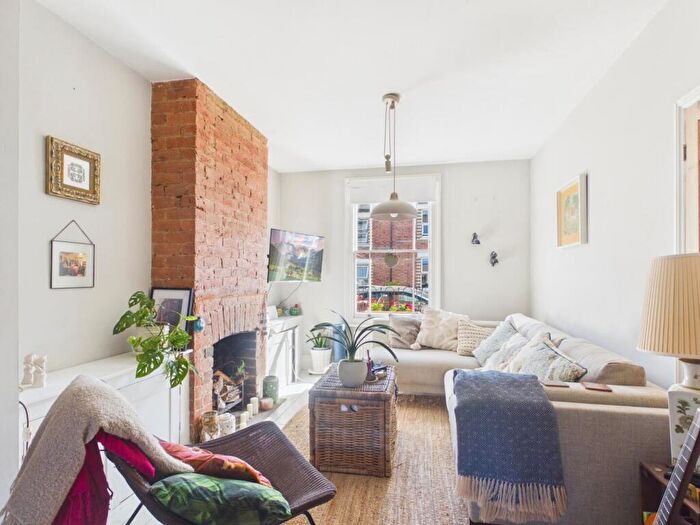 2 Bedroom Cottage To Rent In Donnington Gardens, RG1