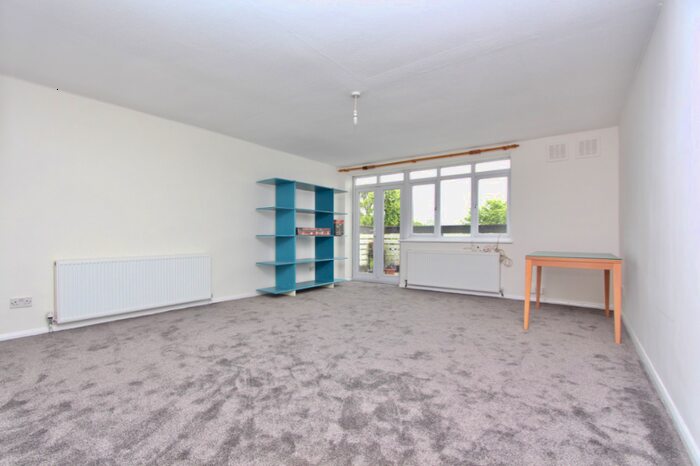 3 Bedroom Flat To Rent In Queen Elizabeth Walk, Stoke Newington, London, N16