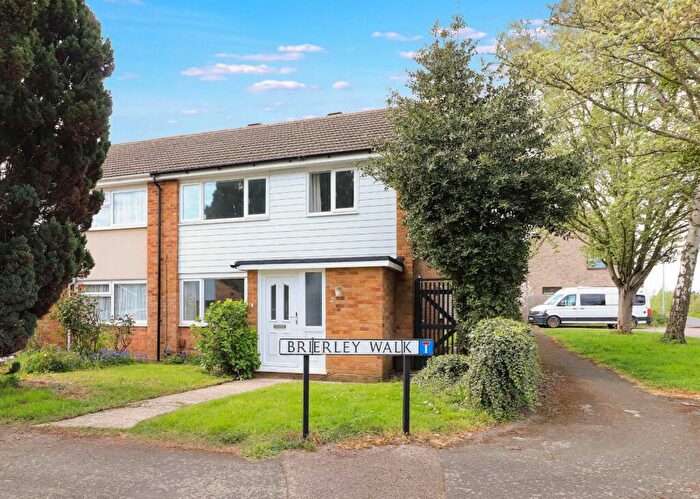 3 Bedroom Semi Detached House For Sale In Brierley Walk, Cambridge, CB4