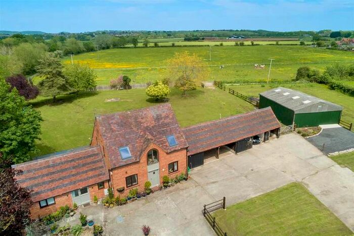 3 Bedroom Detached House For Sale In The Bank, Marlcliff, Alcester, B50