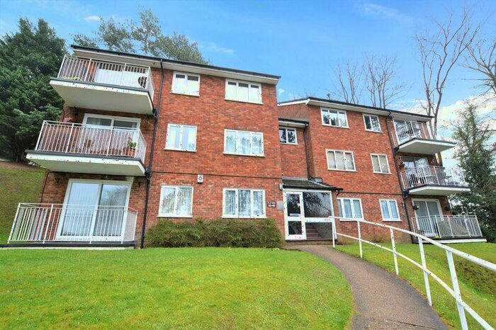 1 Bedroom Flat To Rent In Court Bushes Road, Whyteleafe, CR3