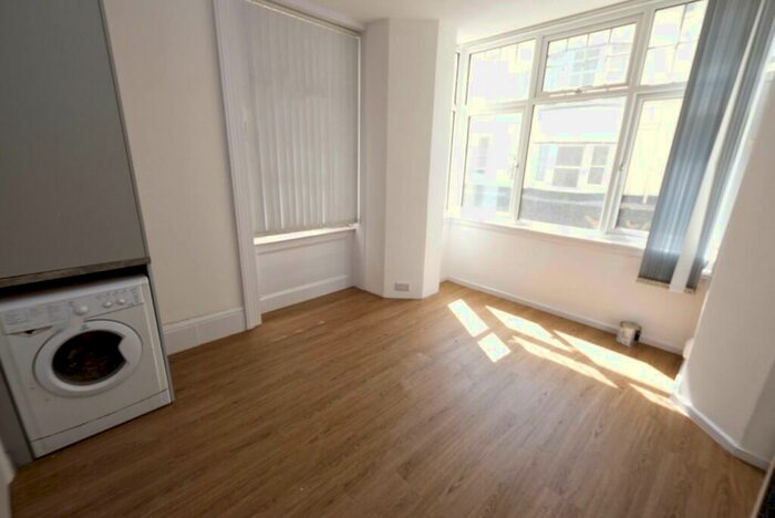 1 Bedroom Flat To Rent In Middle Street, BN1