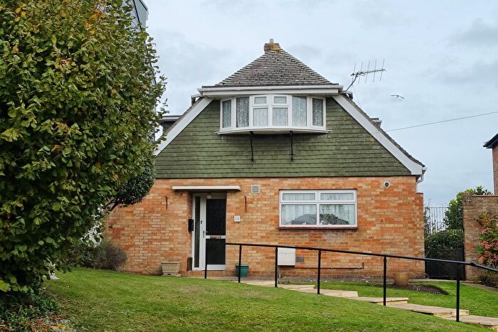 3 Bedroom Detached House For Sale In Drayton, Hampshire, PO6