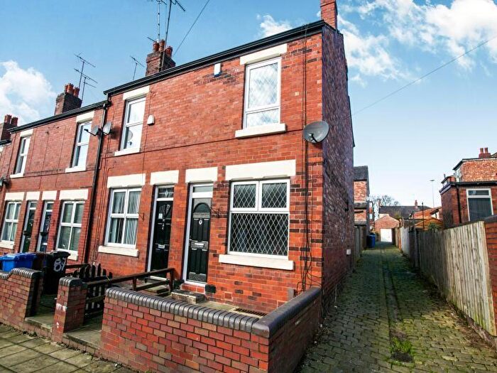 2 Bedroom End Of Terrace House To Rent In Caistor Street, Stockport, SK1