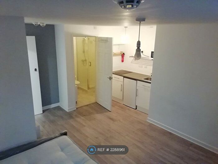 Studio To Rent In Holywell House, London, E11