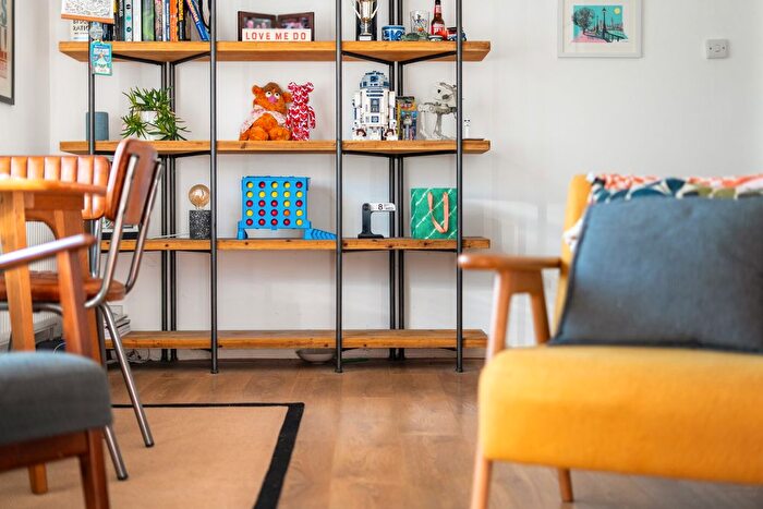 2 Bedroom Flat For Sale In Prendergast Road, London, SE3