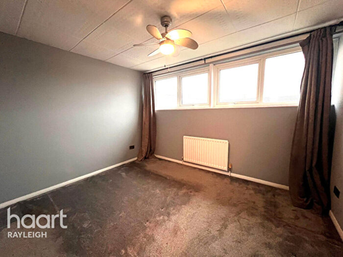 4 Bedroom Terraced House To Rent In Shepeshall, Basildon, SS15