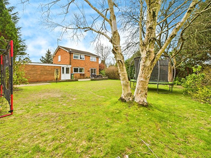 4 Bedroom Detached House For Sale In Woodlands Walk, Mannings Heath, RH13