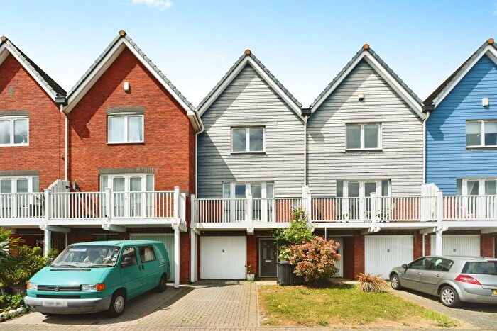 3 Bedroom Property For Sale In West Quay, Newhaven, BN9