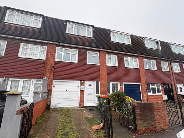 3 Bedroom Town House To Rent In Colman Road, London, E16