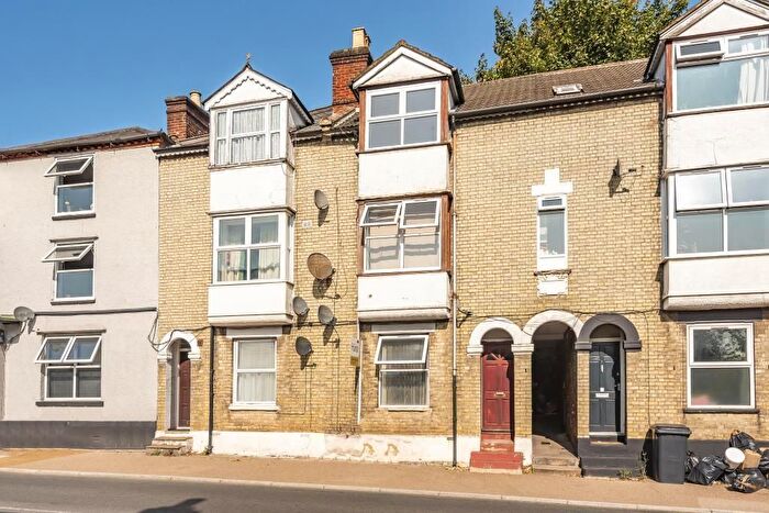 1 Bedroom Flat To Rent In West Wycombe Road, High Wycombe, HP11