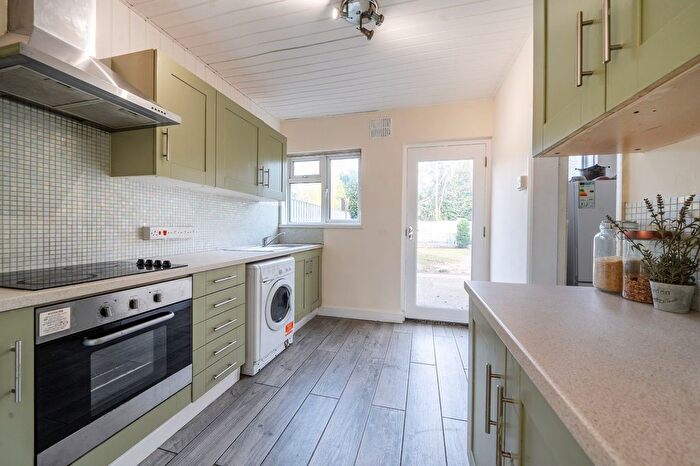 3 Bedroom Semi-Detached House To Rent In Greenlands Road, Weybridge, KT13