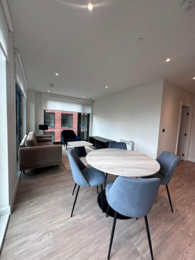 2 Bedroom Apartment To Rent In Ashted Wharf, Glasswater Locks, B4