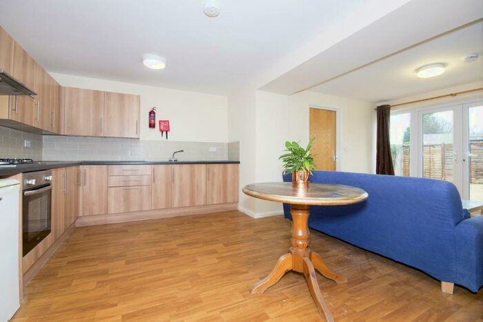 5 Bedroom House To Rent In Mortimer Drive, Marston, OX3