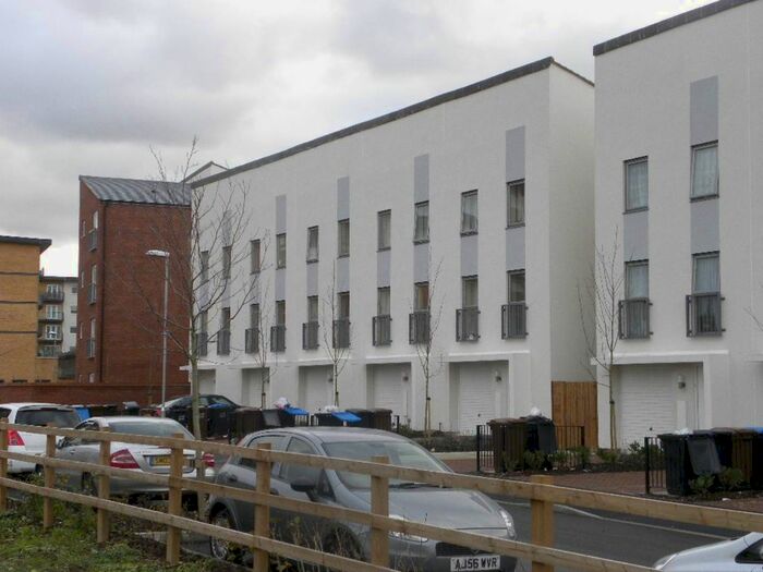 4 Bedroom Property To Rent In Aviation Avenue, Hatfield, Hertfordshire, AL10