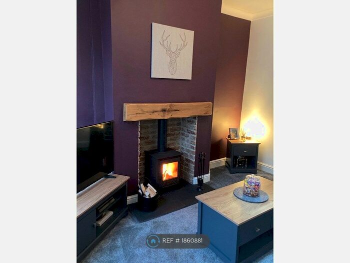 2 Bedroom End Of Terrace House To Rent In Kings Villas, Knottingley, WF11