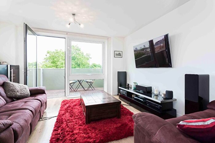 3 Bedroom Apartment To Rent In Icon Apartments, Duckett Street, E1