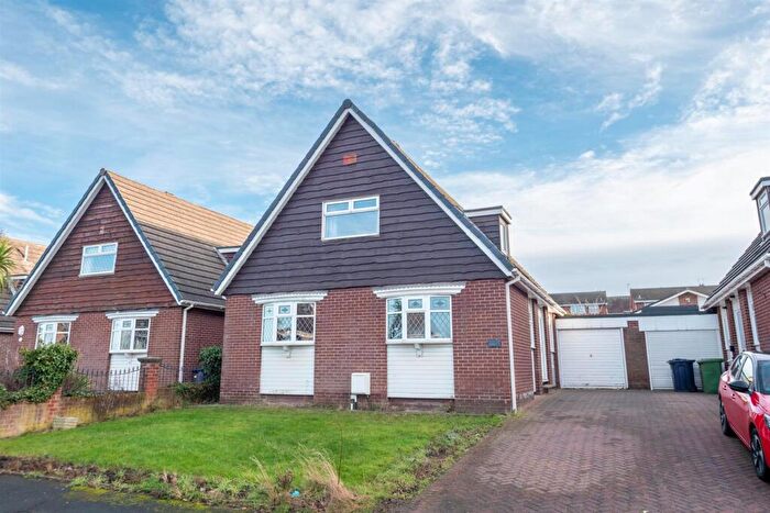 4 Bedroom Detached Bungalow For Sale In Offerton Close, South Hylton, Sunderland, SR4