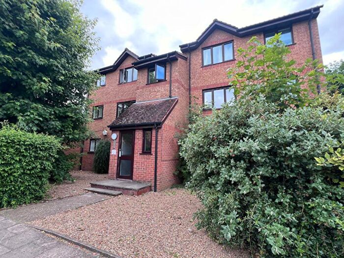 Flat To Rent In Mornington Road, London, SE8