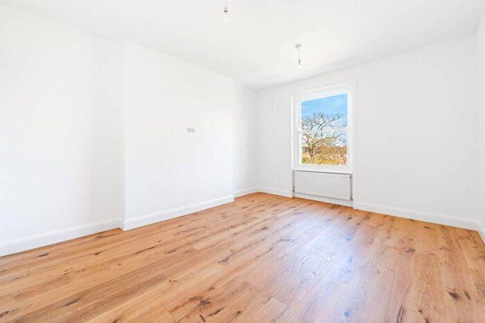 2 Bedroom Flat To Rent In Brondesbury Road, Queen's Park, London, NW6