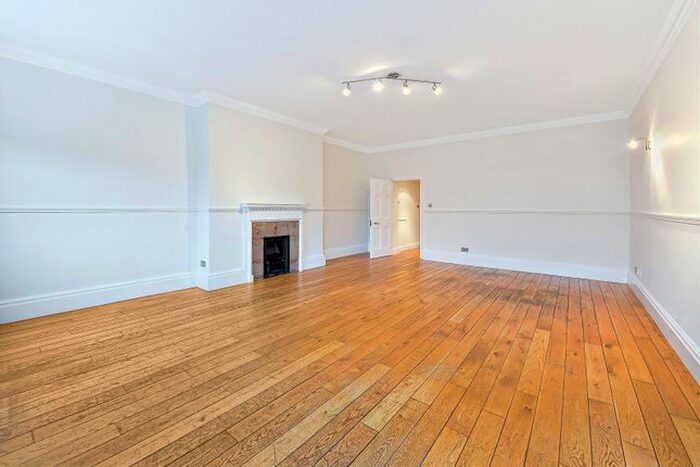3 Bedroom Flat To Rent In Harley Street, Marylebone, London, W1G