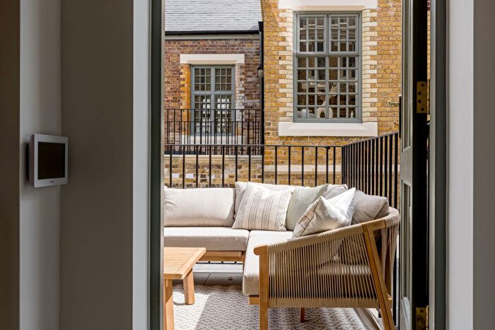 2 Bedroom Flat For Sale In Glenburnie Road, London, SW17