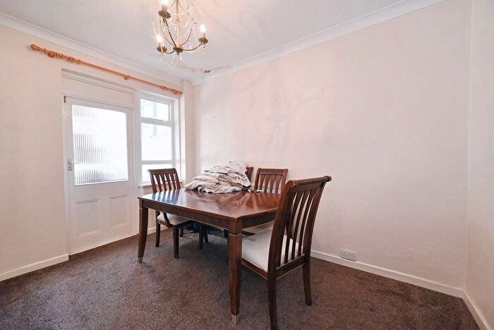 3 Bedroom Terraced House For Sale In De Beauvoir Road, Reading, Berkshire, RG1